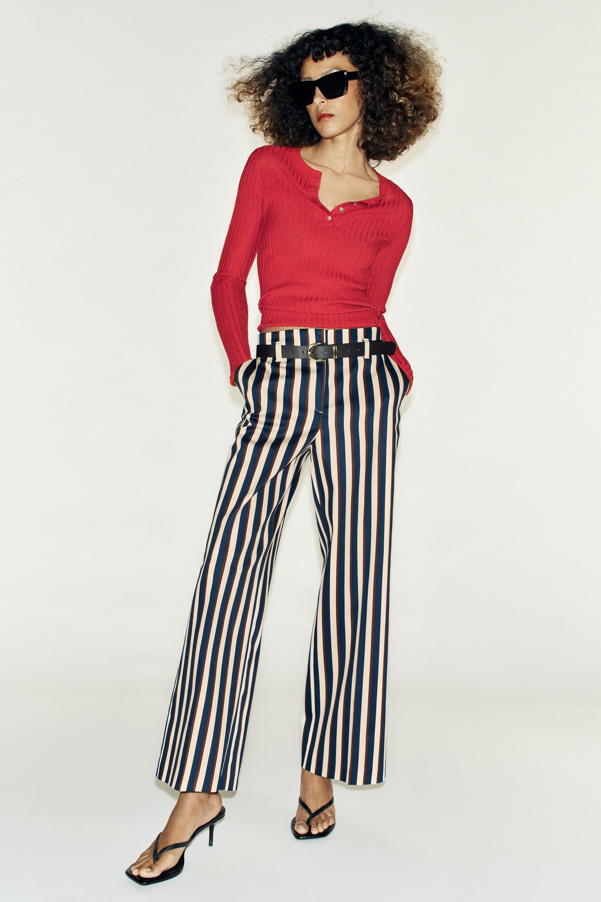 PANTALON À RAYURES ET CEINTURE